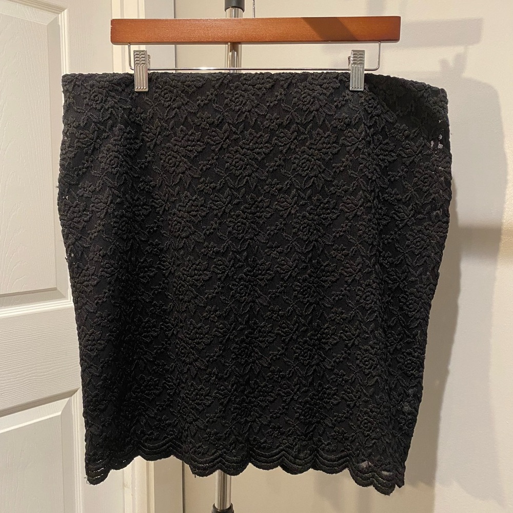 NWT- Torrid black lace pencil skirt